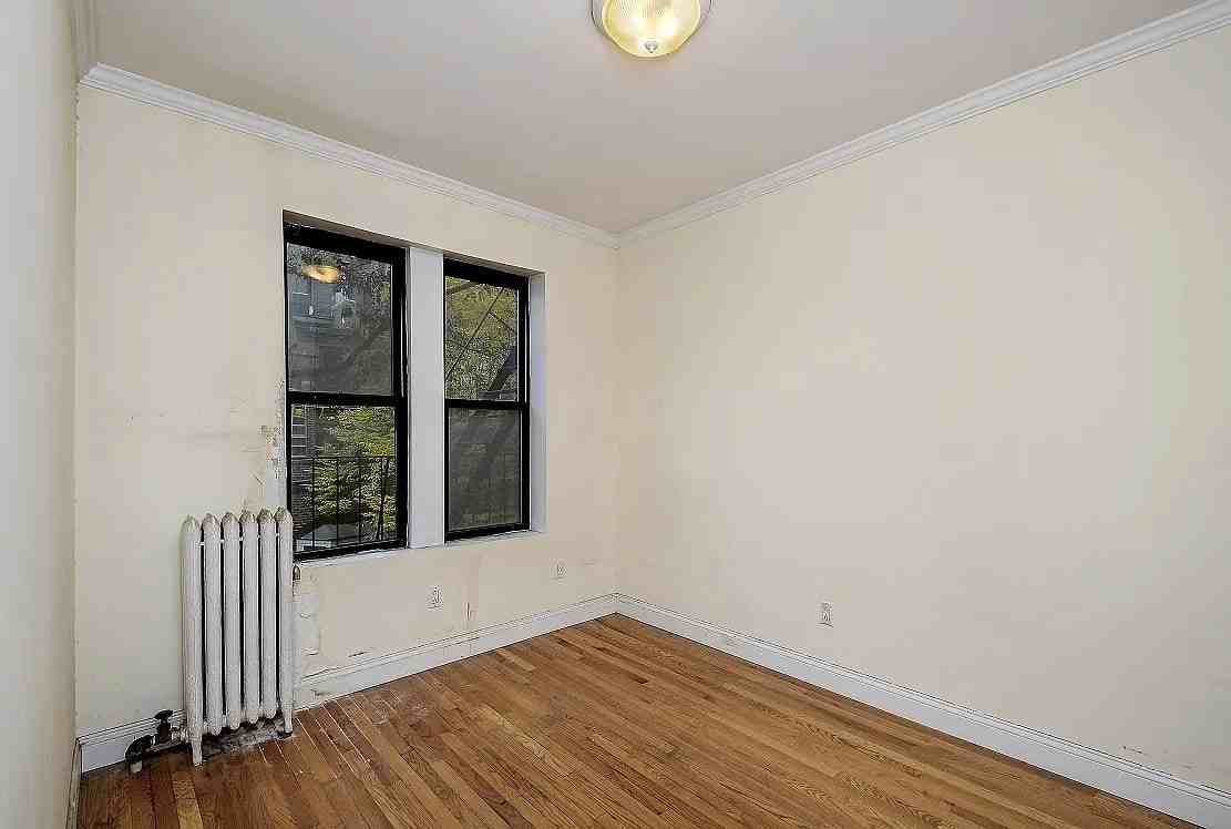 137 W 12Th St - Photo 3 of 4