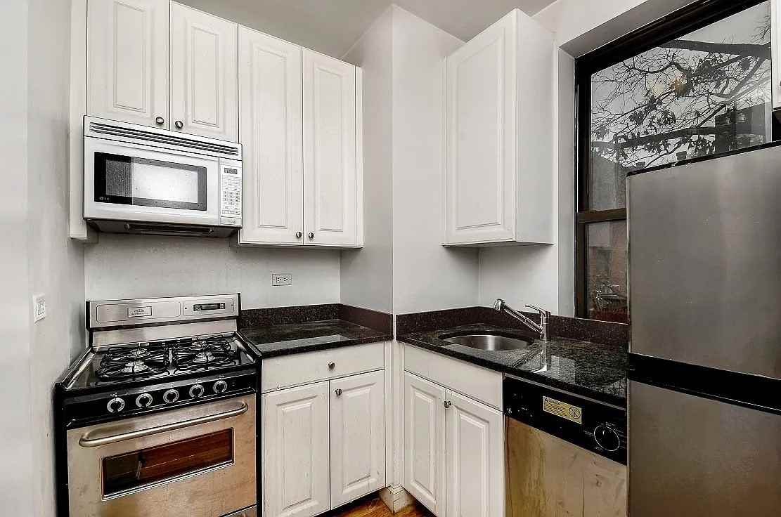 137 W 12Th St - Photo 4 of 4