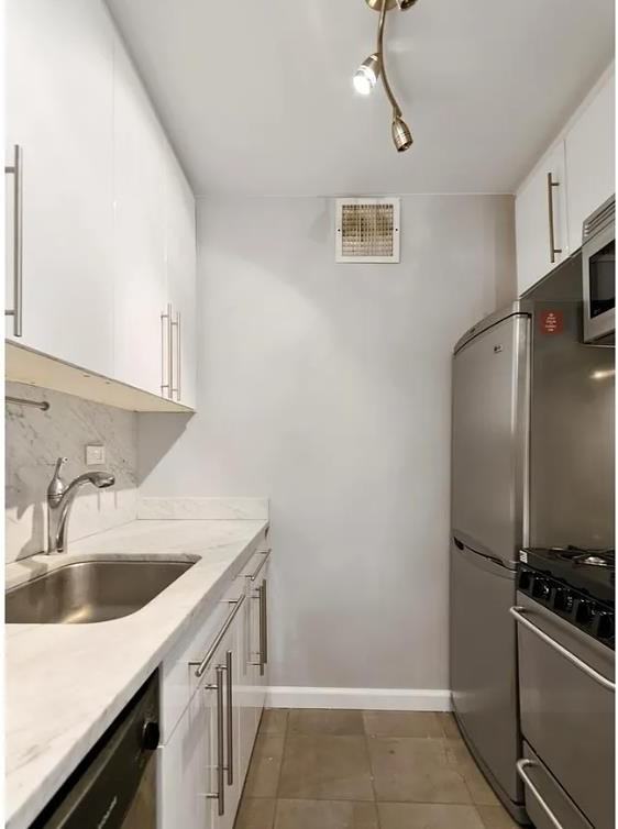 101 W 12Th St - Photo 3 of 5