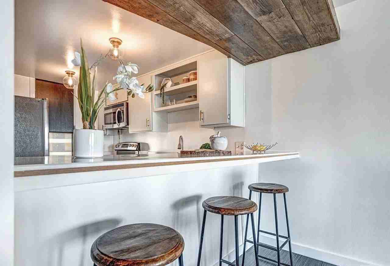 4316 Marina City Dr - Photo 4 of 8