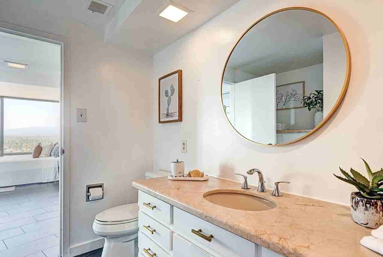 4316 Marina City Dr - Photo 5 of 8