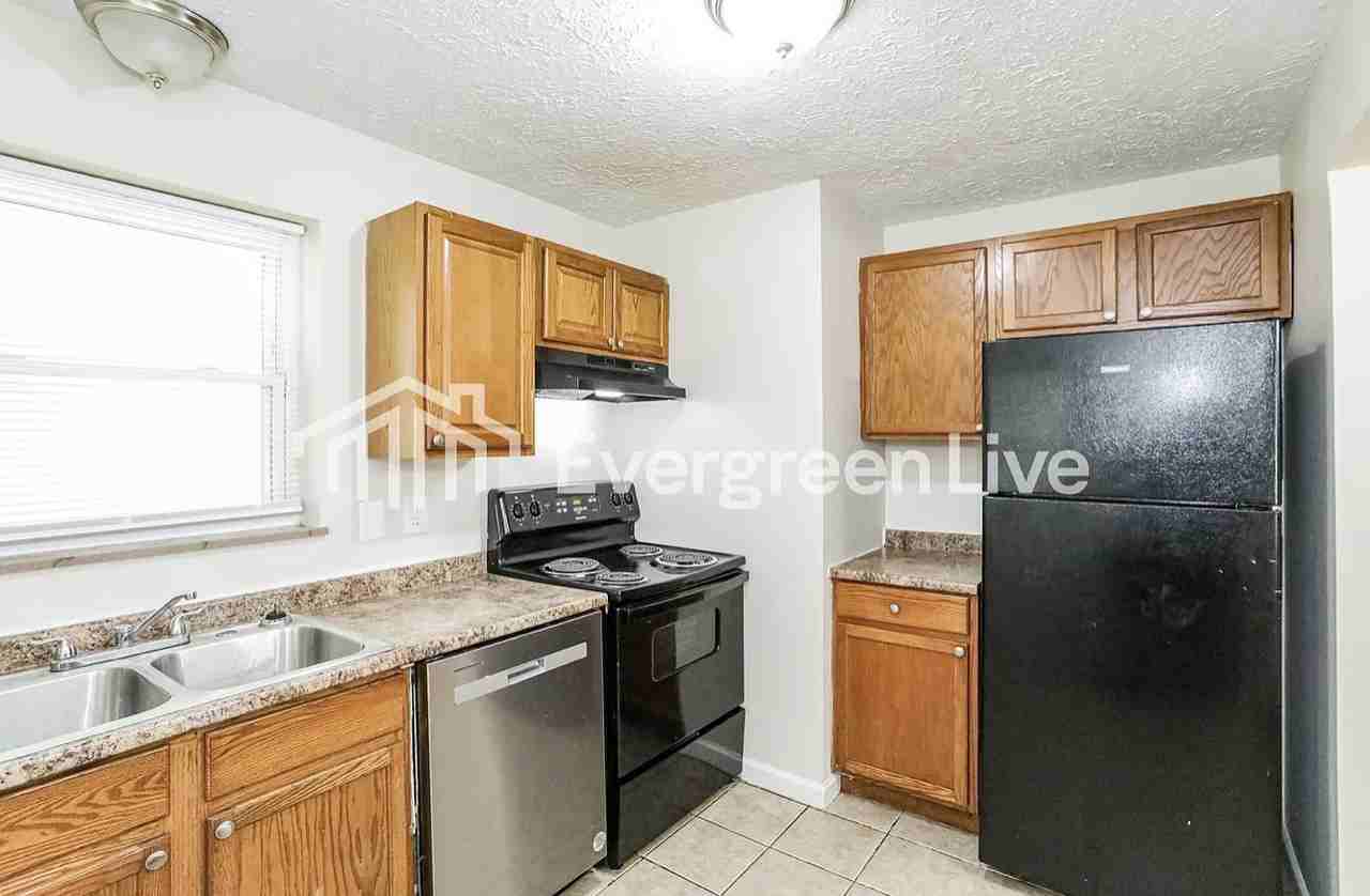 1506 Collegewood Ln - Photo 3 of 6