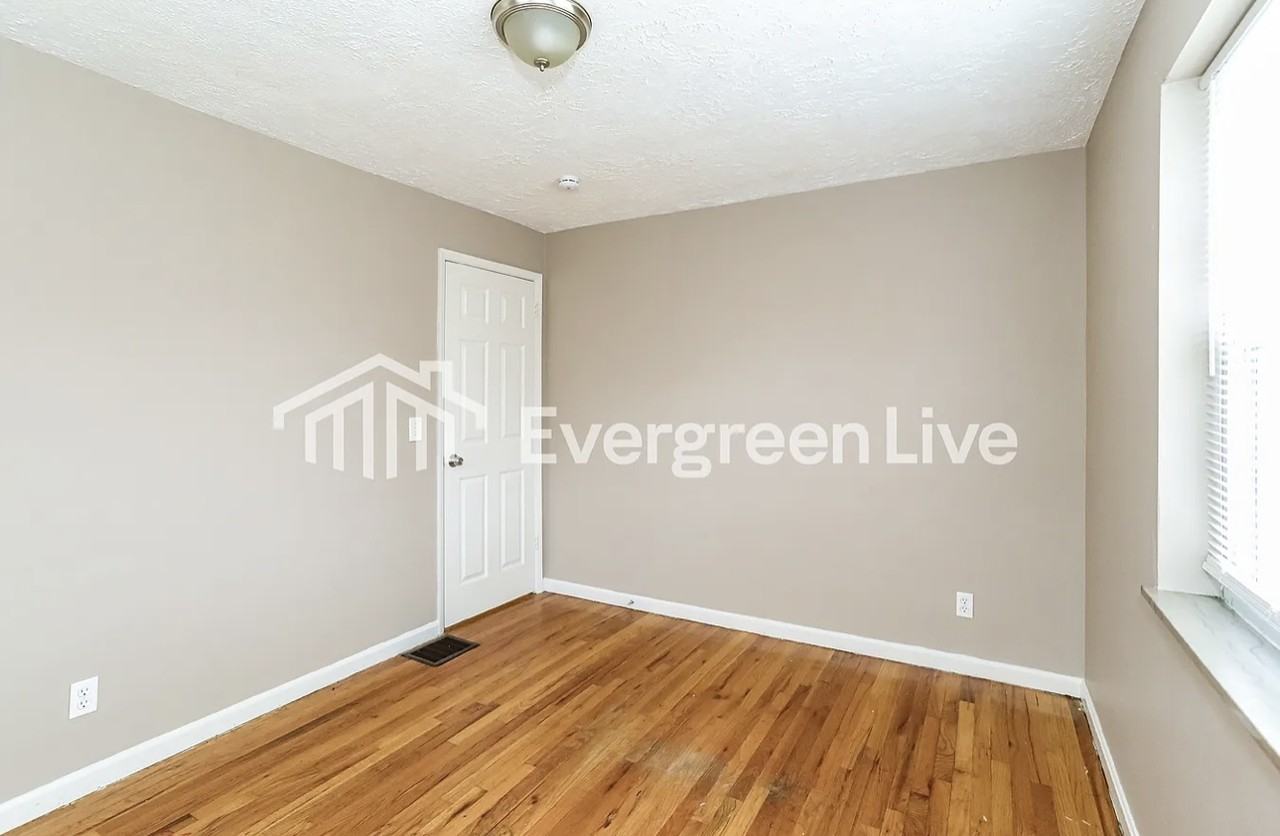 1506 Collegewood Ln - Photo 4 of 6