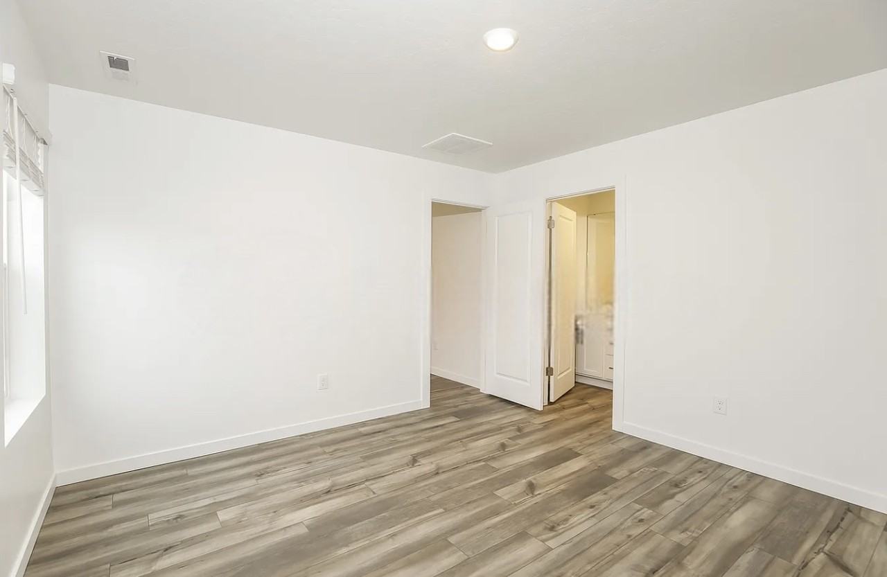 323 S Lightning Ave - Photo 3 of 6