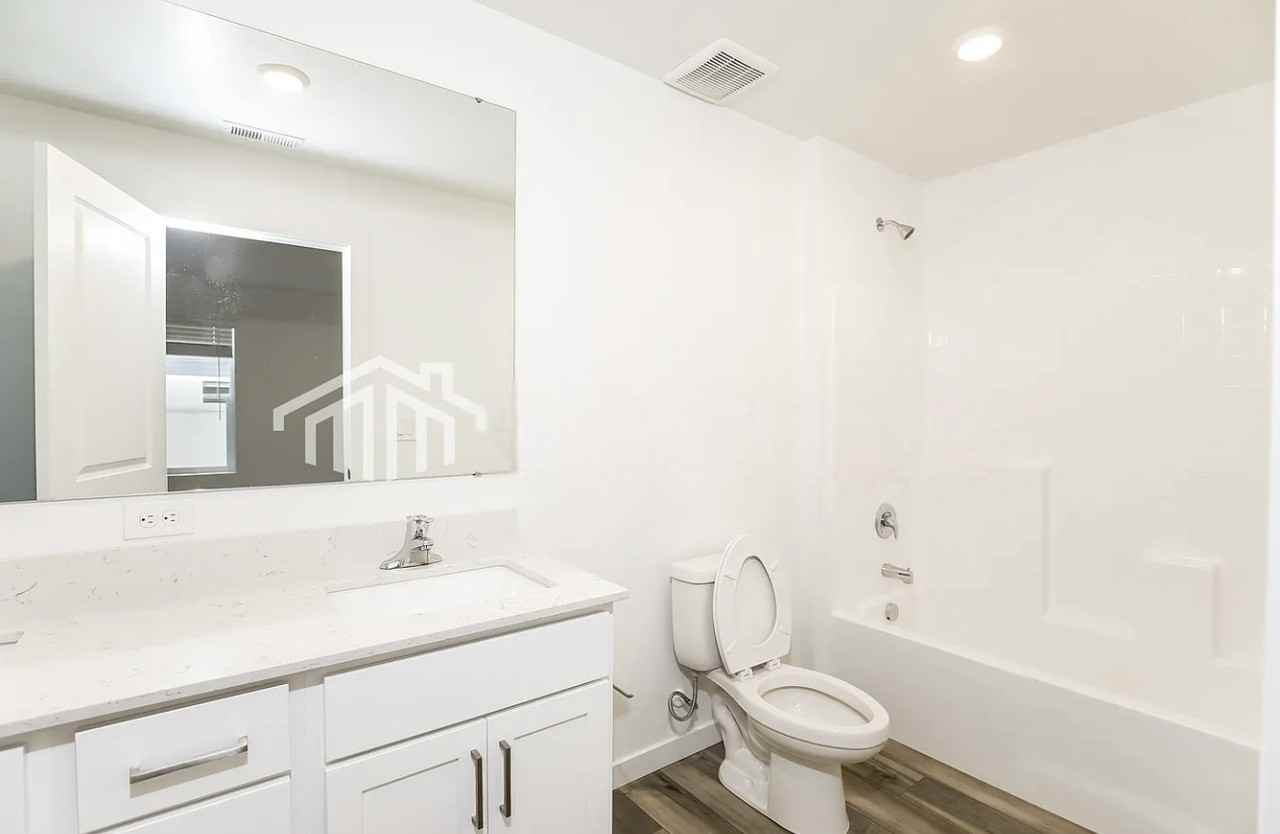 323 S Lightning Ave - Photo 4 of 6