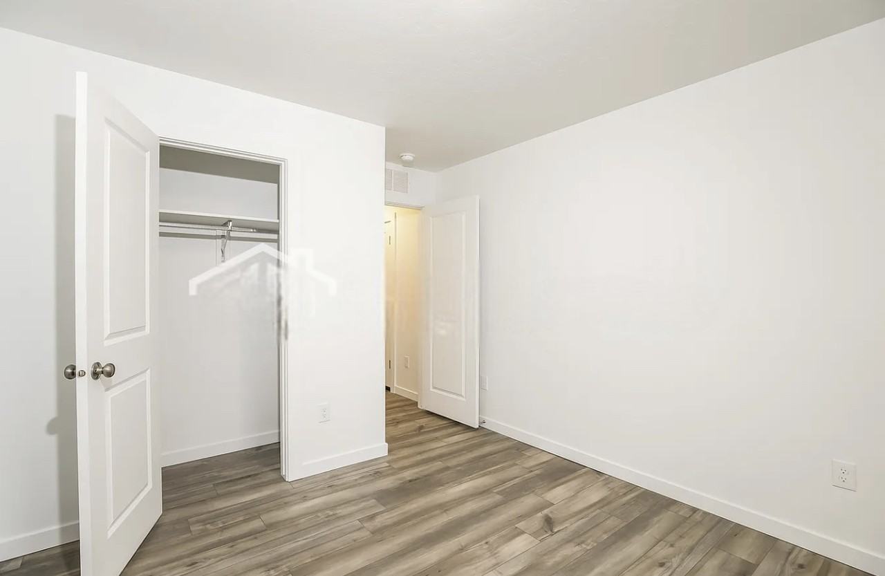 323 S Lightning Ave - Photo 5 of 6