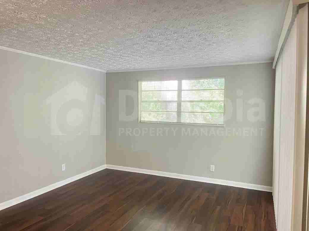 6316 Fabian Dr - Photo 3 of 9