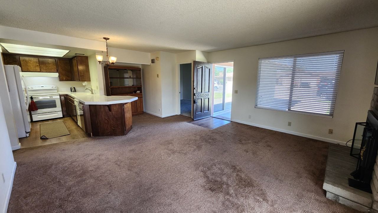 922 Oleander St - Photo 3 of 12