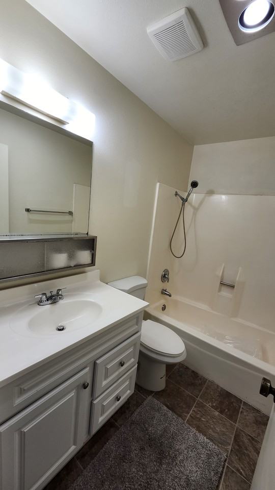 922 Oleander St - Photo 6 of 12