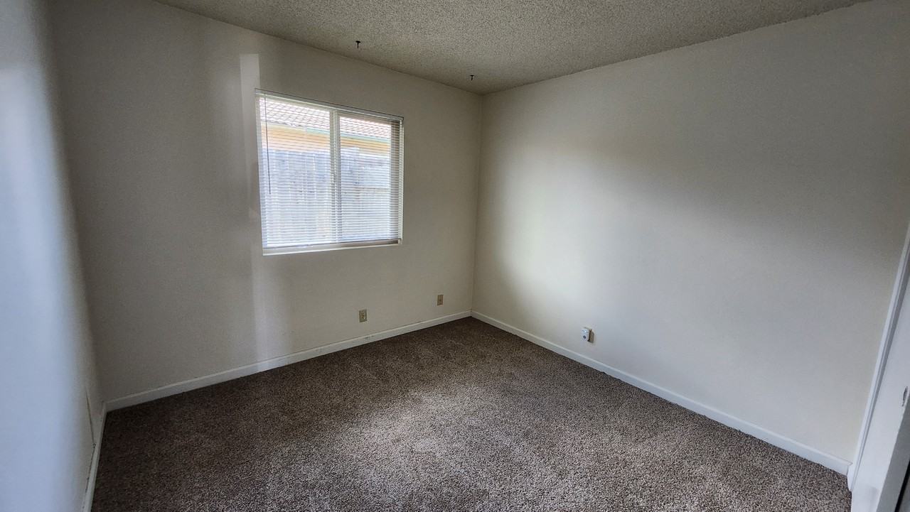 922 Oleander St - Photo 7 of 12