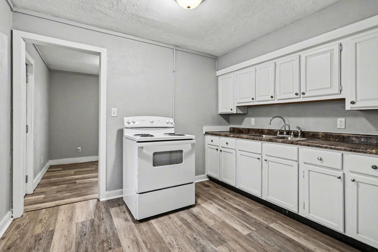 1621 N Adams St - Photo 5 of 12