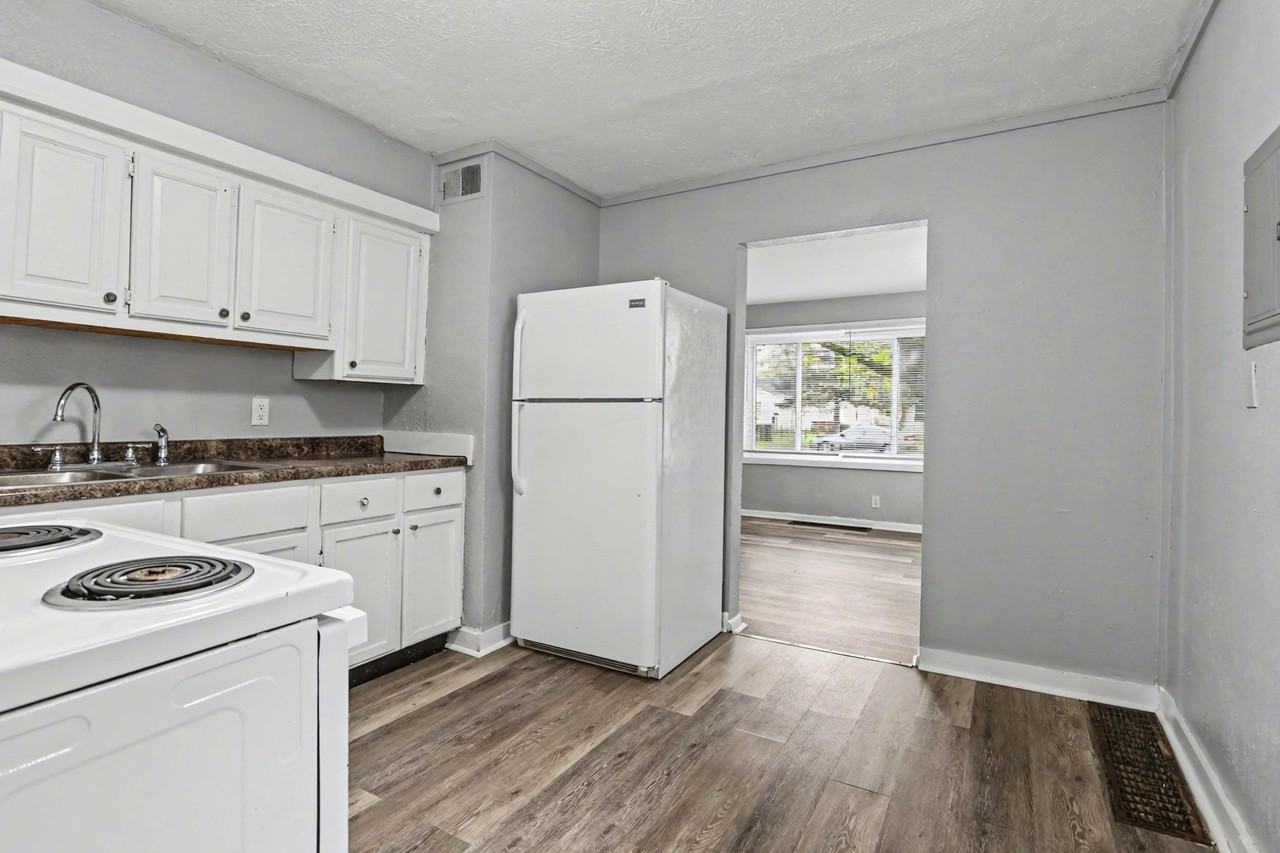 1621 N Adams St - Photo 6 of 12