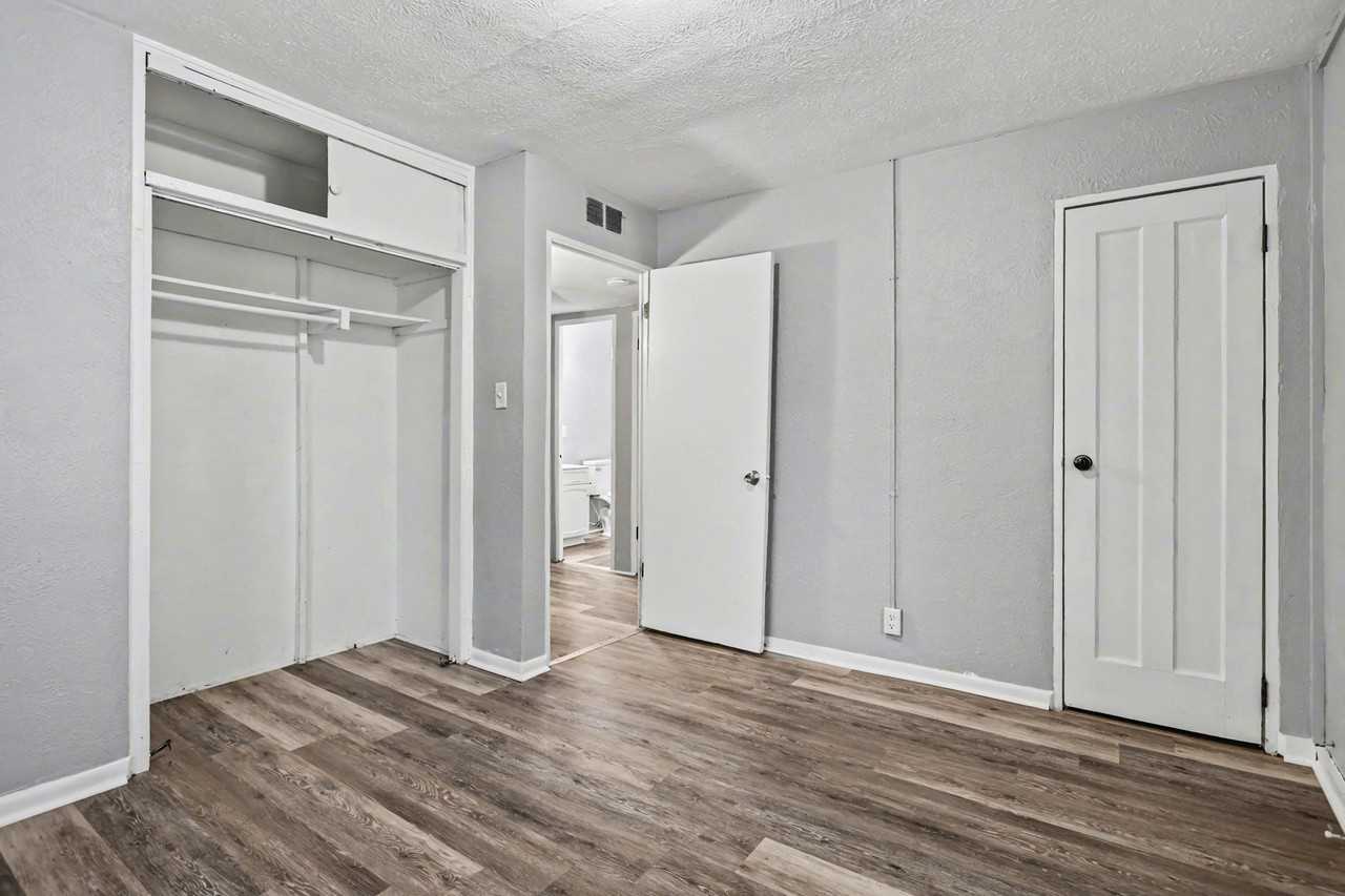 1621 N Adams St - Photo 7 of 12