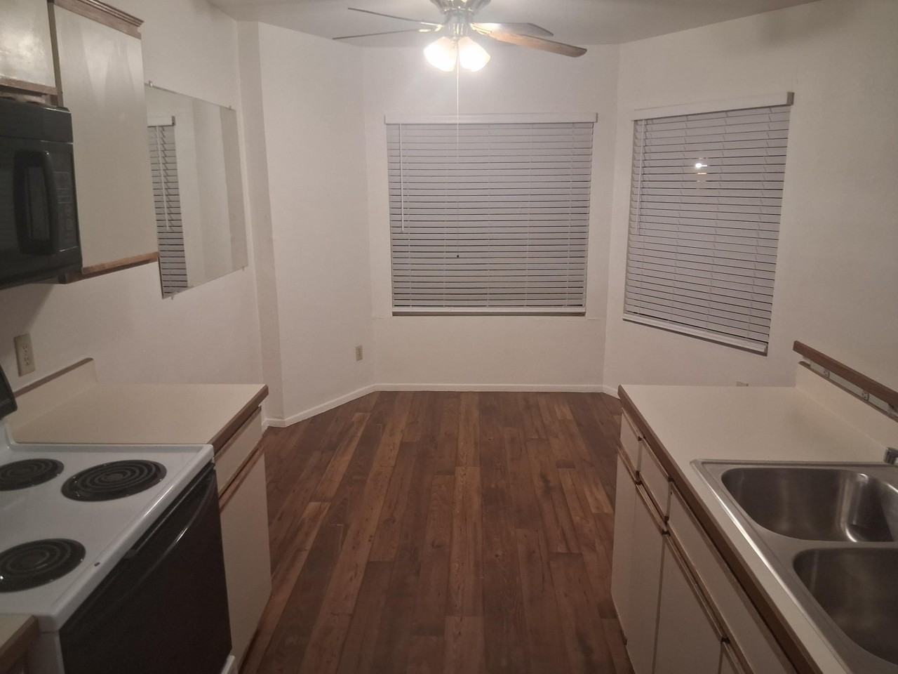 1668 W Park Wood Ln - Photo 4 of 27