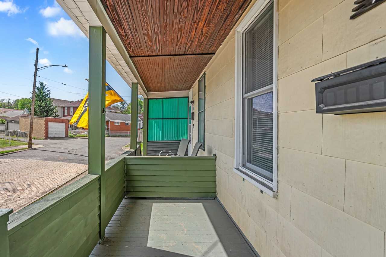 1116 11th St - Photo 2 of 26