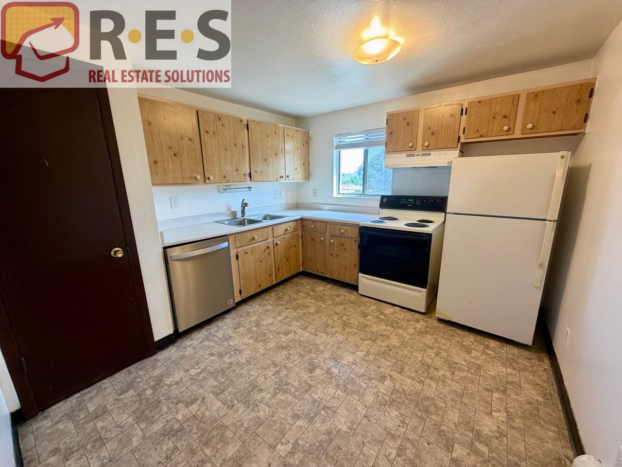 1080 S Eliot St #302 - Photo 3 of 7