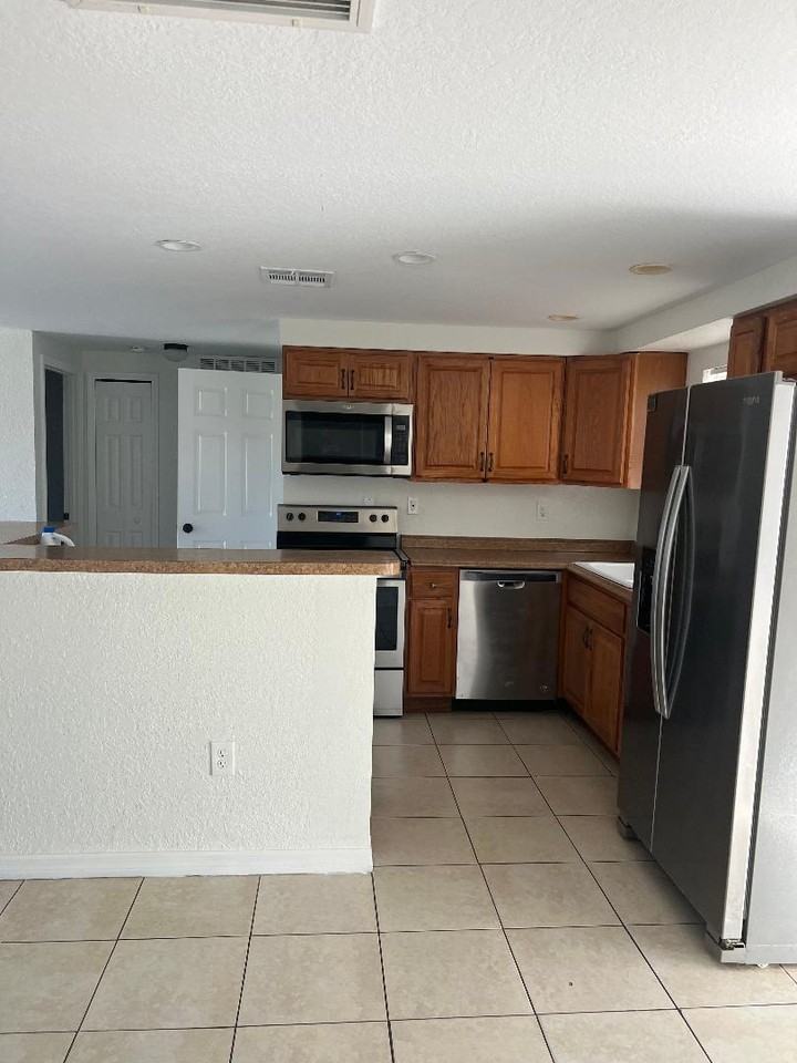 6300 Limerick Ave - Photo 4 of 14