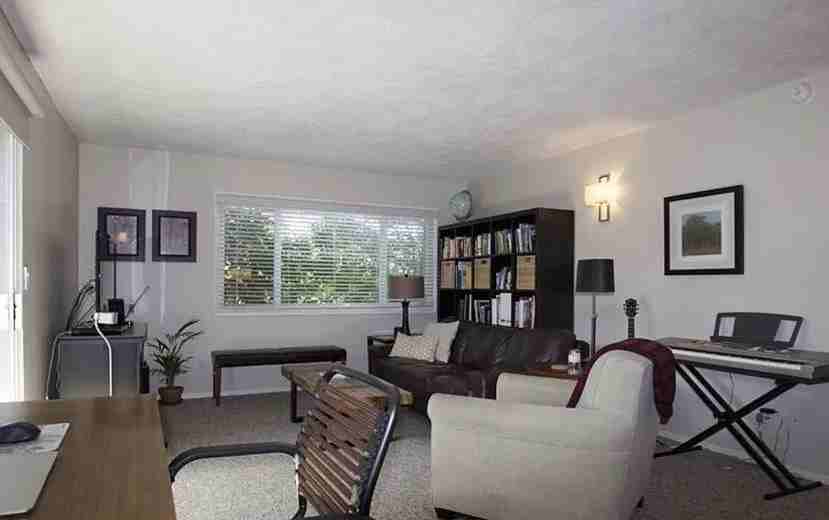 3024 Sw Florida Ct #2 - Photo 4 of 10