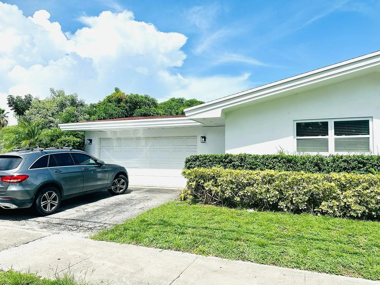 1121 N 40th Ave