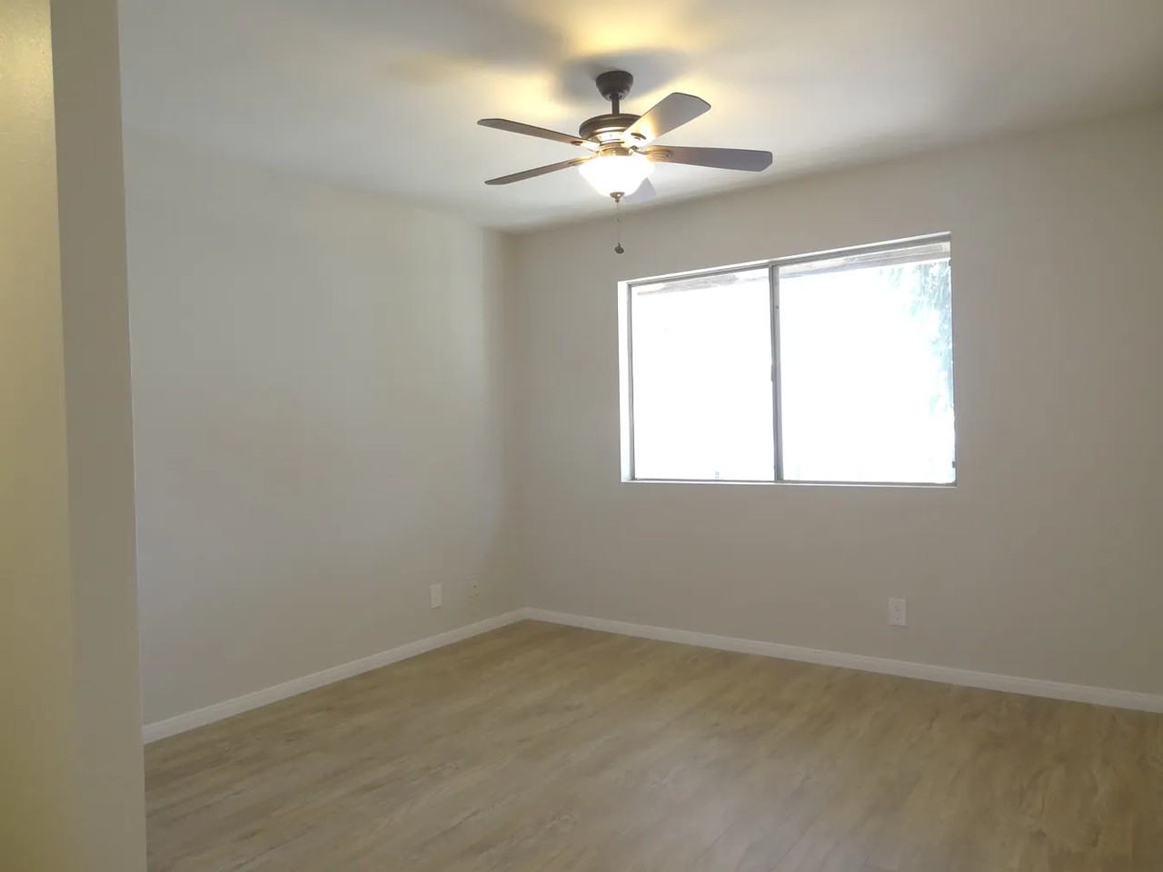 24311 Canyon Lake Dr N - Photo 4 of 12