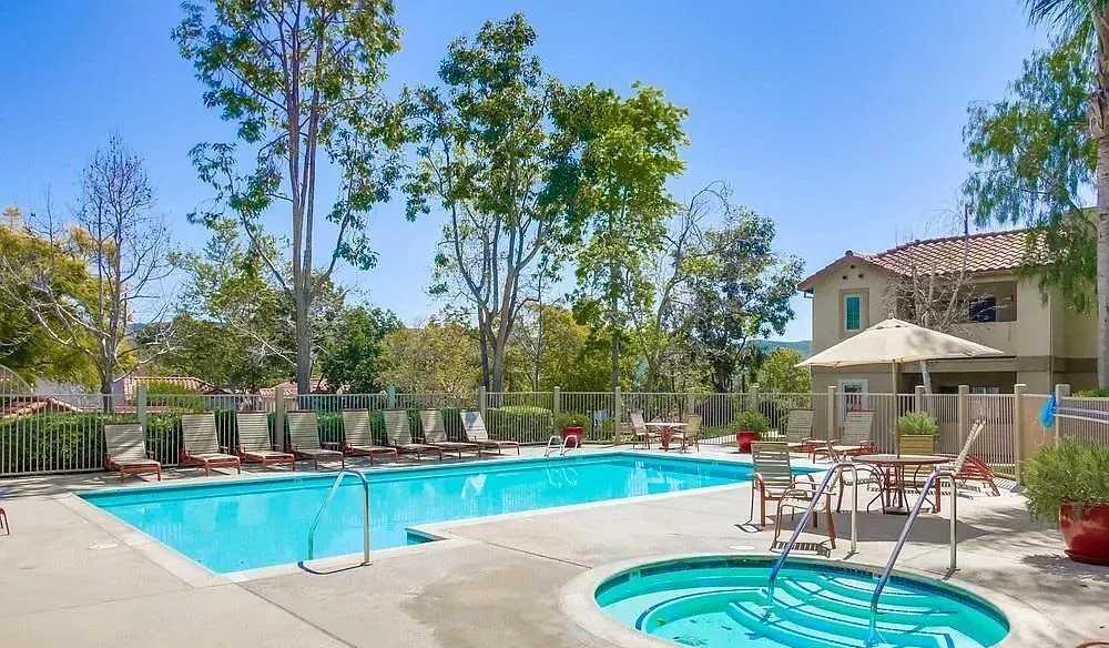 10305 Azuaga St - Photo 4 of 7