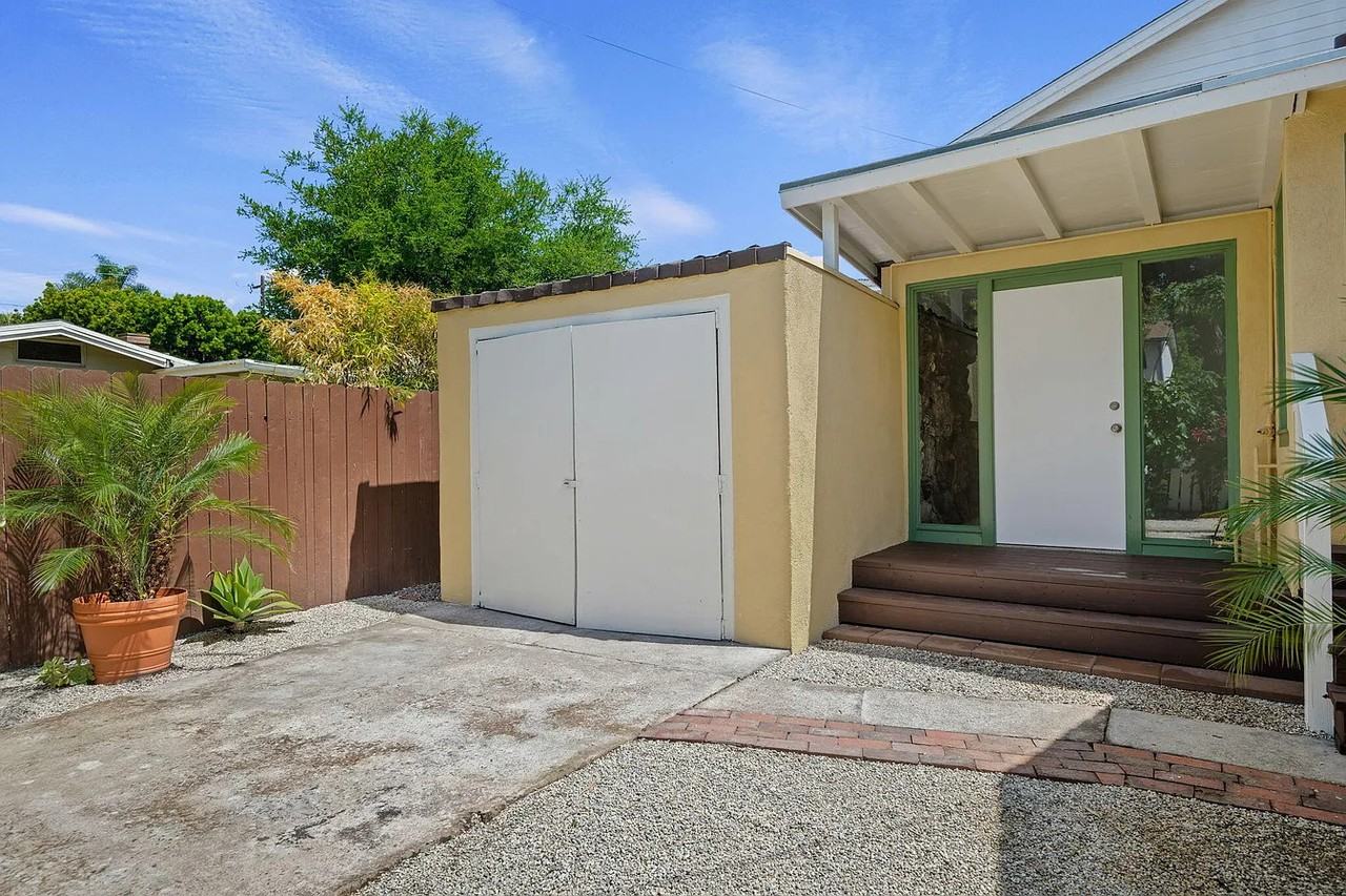 1330 Chino St - Photo 5 of 7