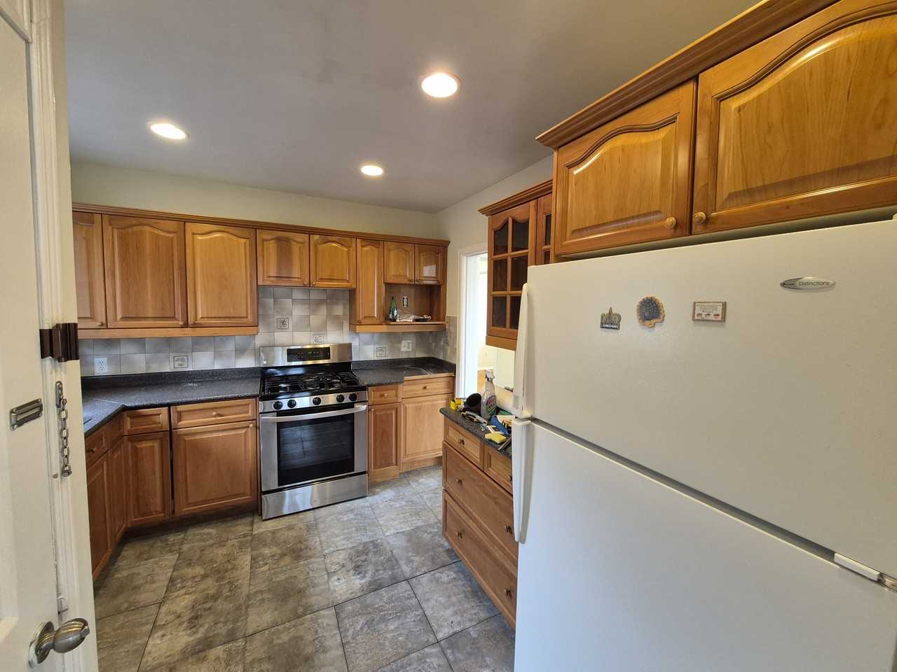 58 Mooregate Avenue #Main - Photo 7 of 21