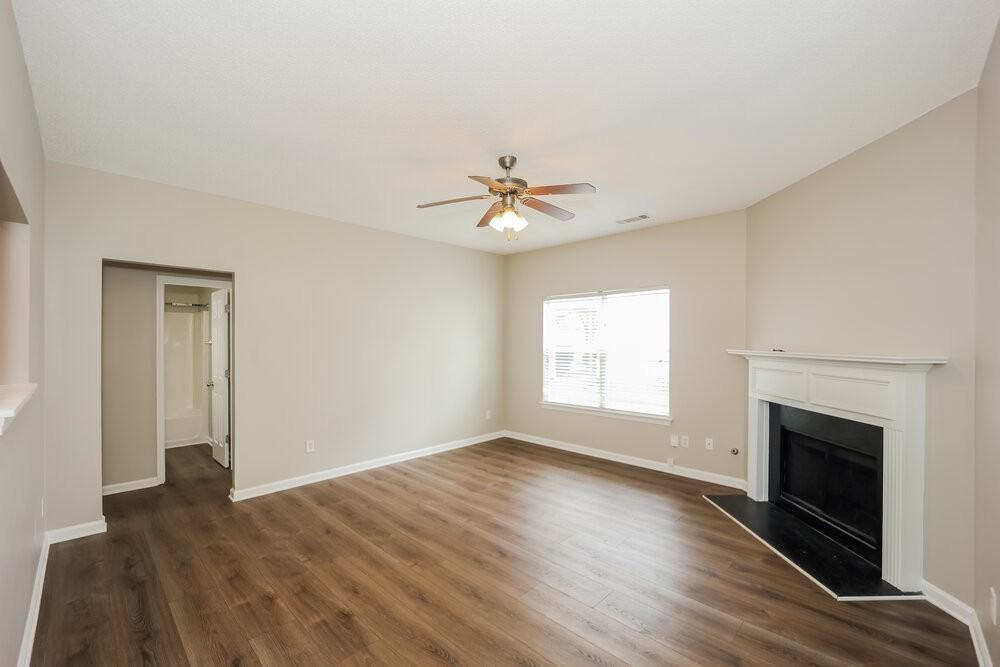 123 Stillwood Dr - Photo 4 of 17