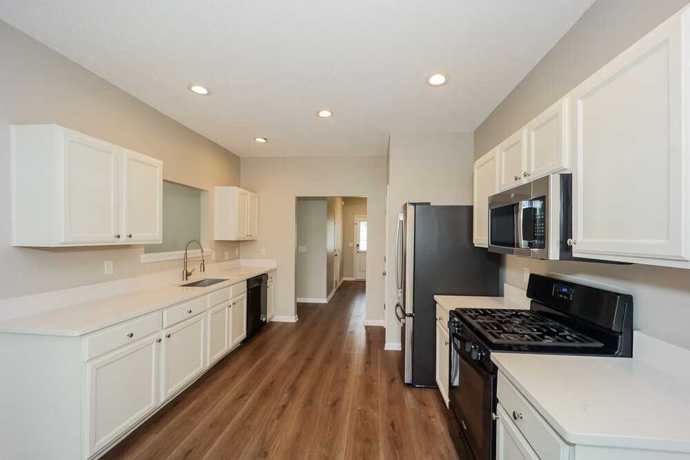 123 Stillwood Dr - Photo 6 of 17