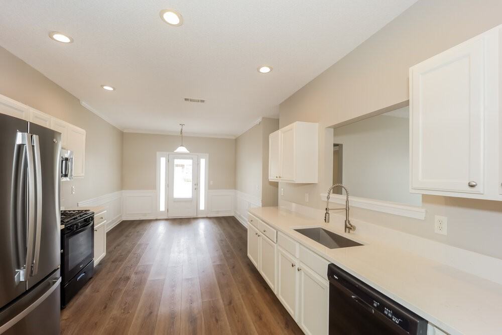 123 Stillwood Dr - Photo 7 of 17