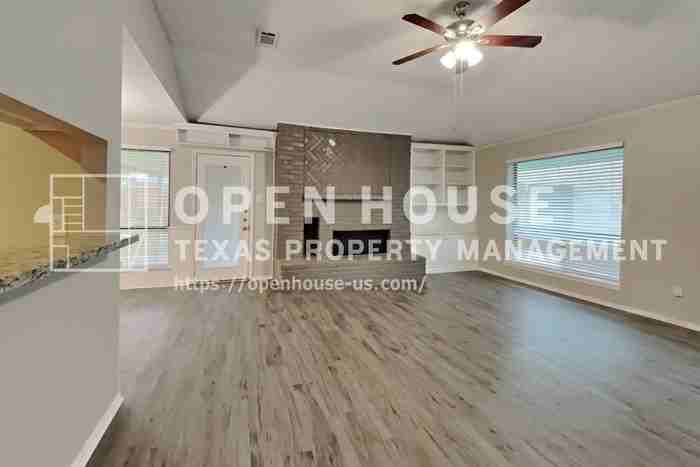 4718 Lost Lake Ln - Photo 4 of 20