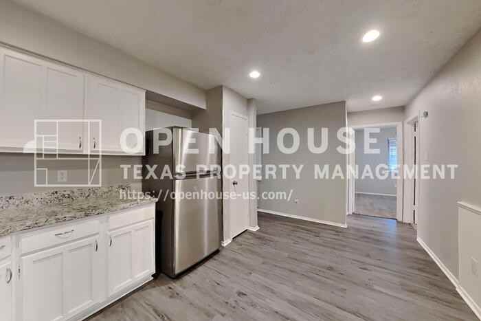 4718 Lost Lake Ln - Photo 7 of 20