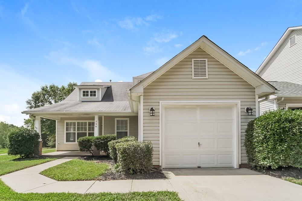 734 Ablow Dr - Photo 4 of 17