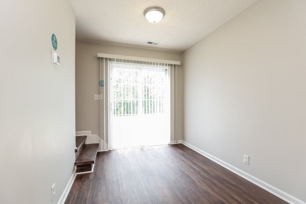 1464 Rochester Dr - Photo 5 of 17