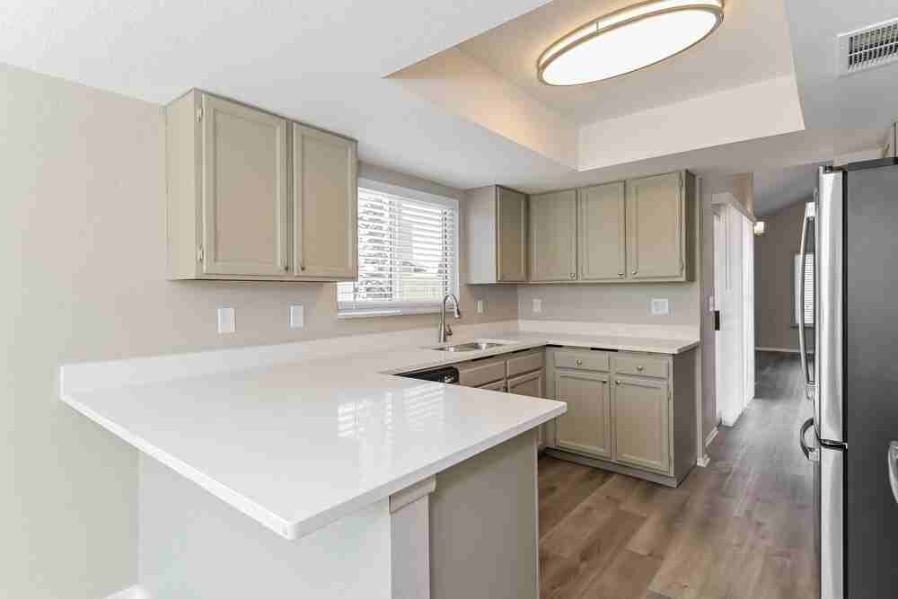 10162 E Stella Rd - Photo 6 of 16