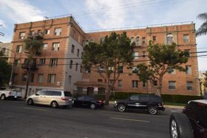 featured image of 939 S Gramercy Pl