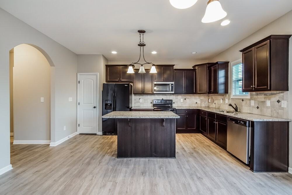 105 Sloan Dr - Photo 6 of 16