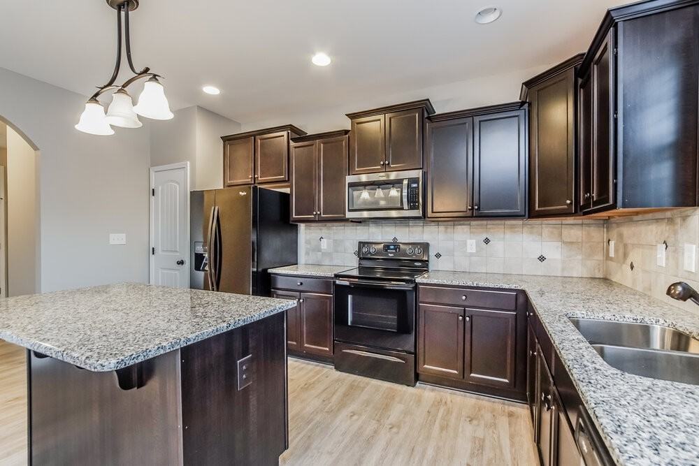 105 Sloan Dr - Photo 7 of 16