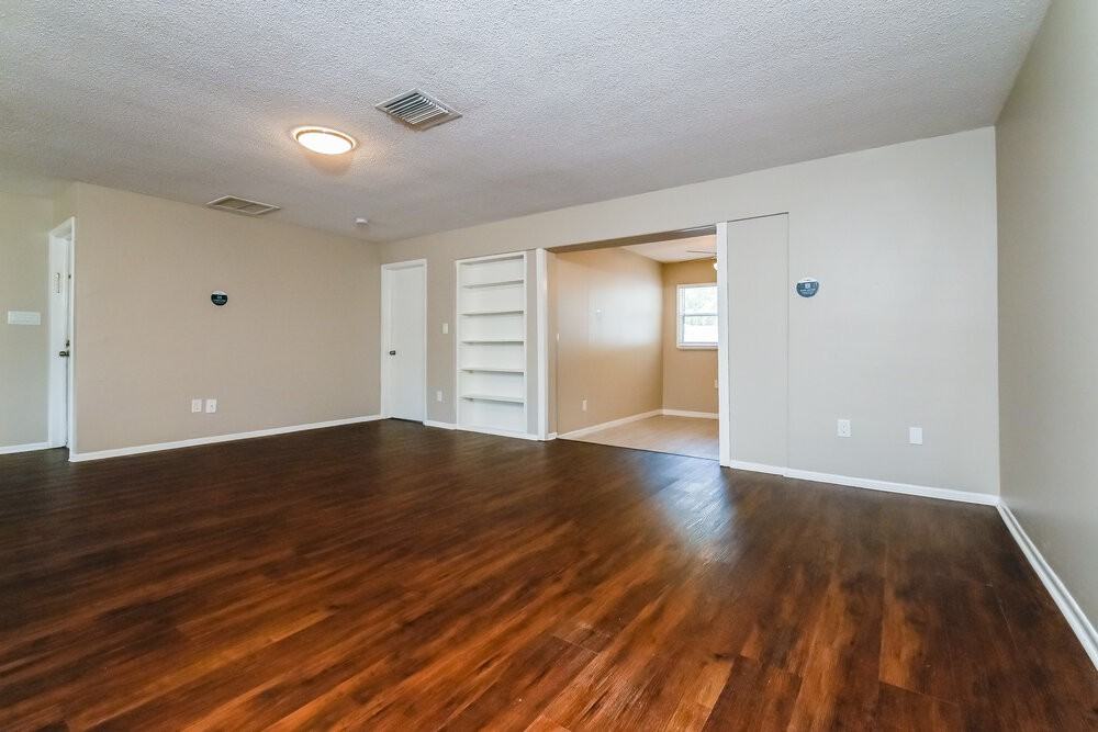 712 Canterbury Rd - Photo 3 of 16