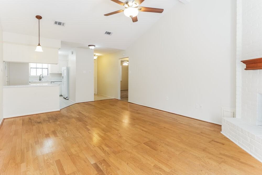 84 Fallshire Dr - Photo 4 of 16