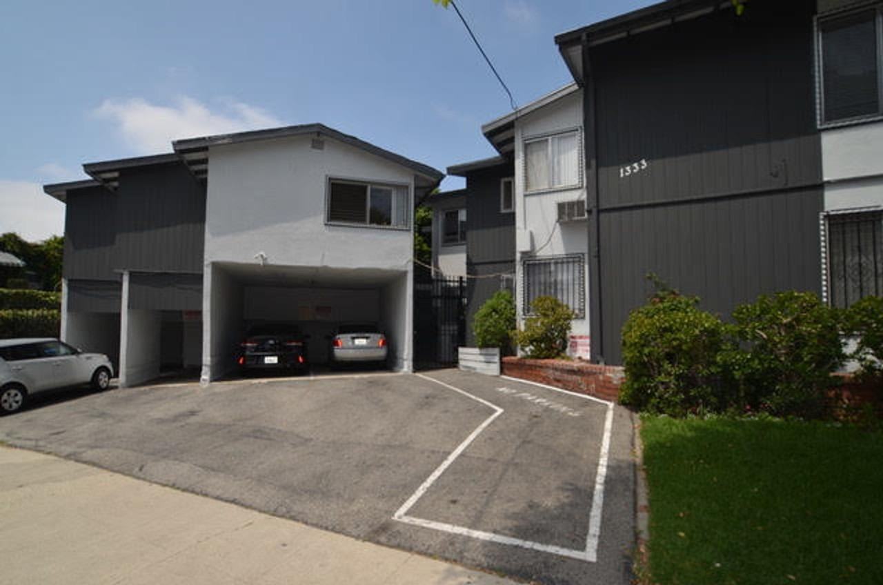 Stanley Gardens Apts - Photo 2 of 5