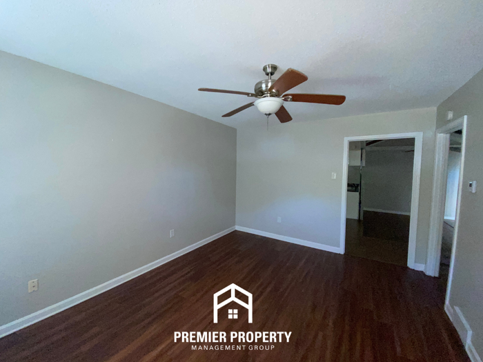4040 Sandburg St - Photo 3 of 23