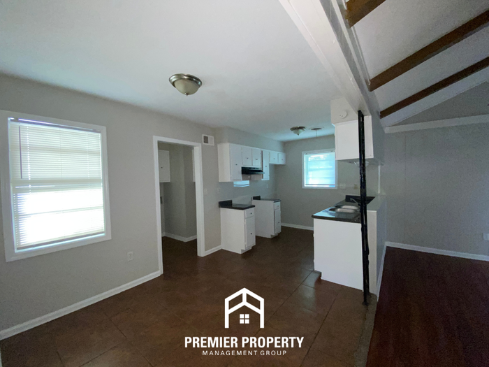 4040 Sandburg St - Photo 4 of 23