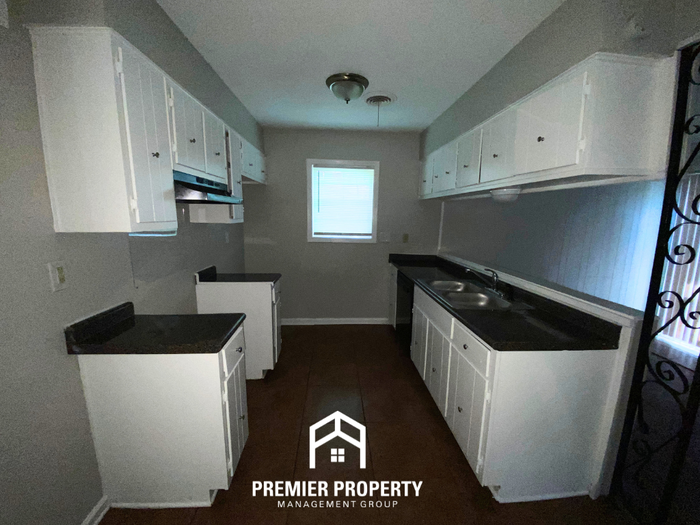4040 Sandburg St - Photo 6 of 23