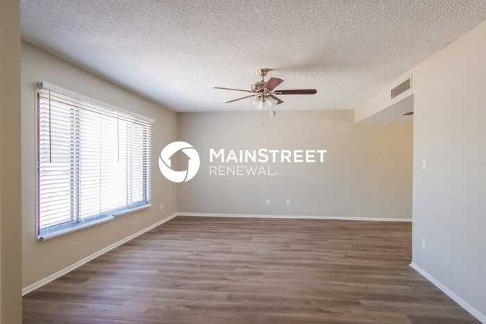 15202 N 38th Ave - Photo 2 of 16