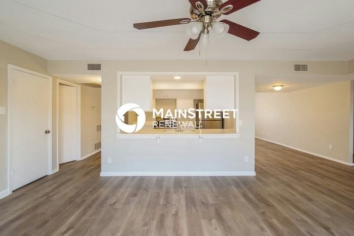 15202 N 38th Ave - Photo 4 of 16