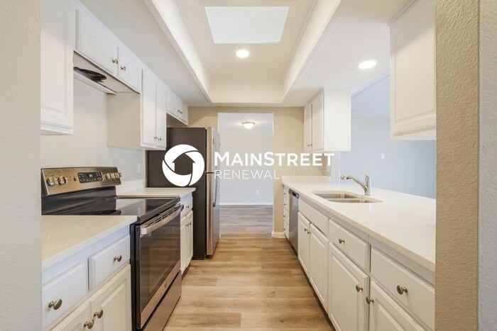 15202 N 38th Ave - Photo 6 of 16