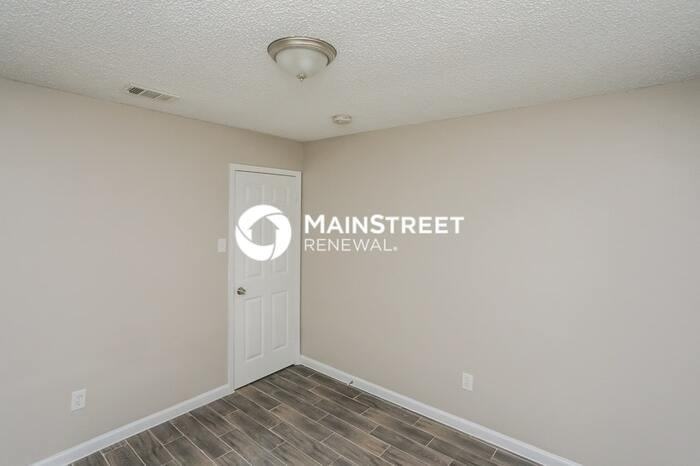 10405 Kinslow Dr - Photo 5 of 16