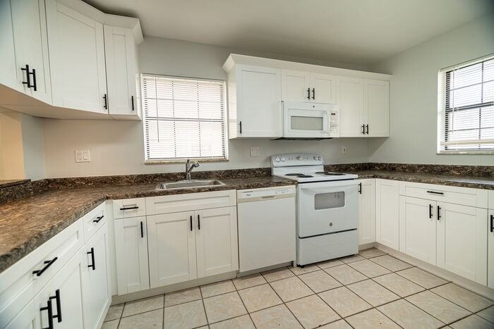 5254 Treetops Dr - Photo 7 of 22