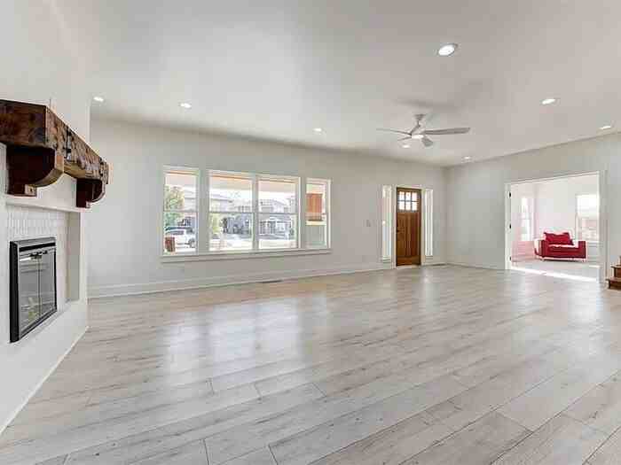 213 Ne 14th St - Photo 4 of 38